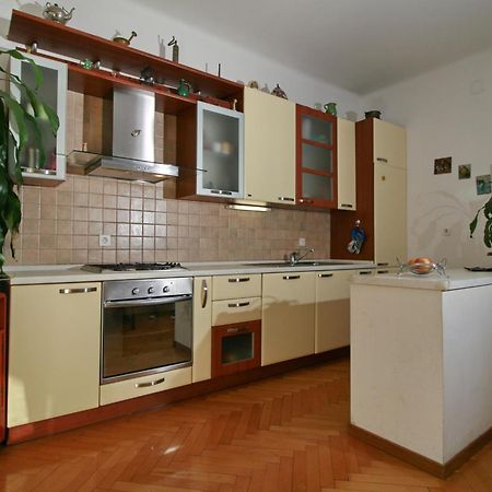 Spacious Apartment In The Center Split Kültér fotó