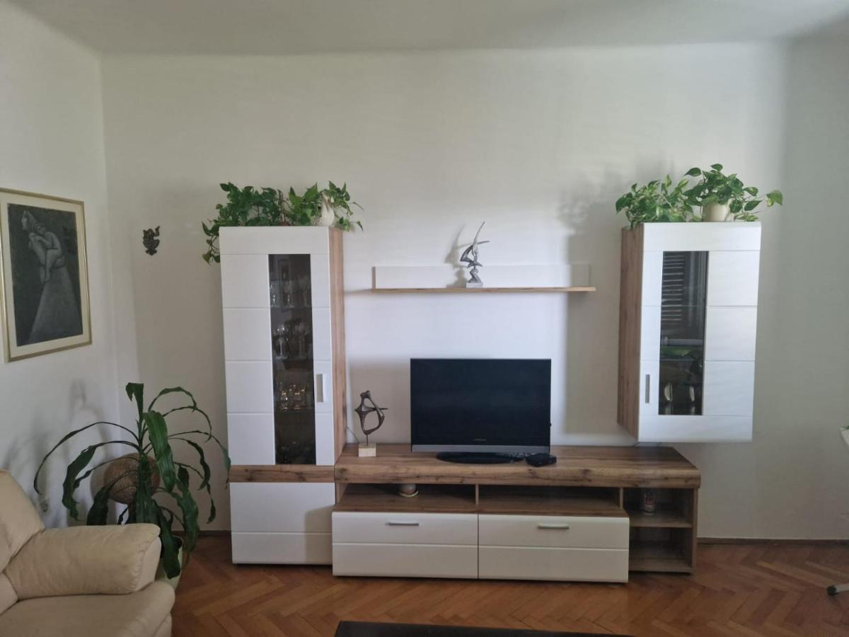 Spacious Apartment In The Center Split Kültér fotó