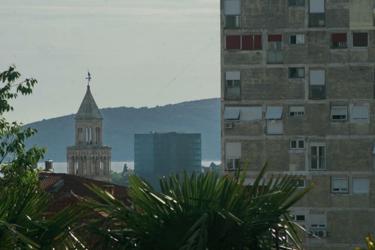 Spacious Apartment In The Center Split Kültér fotó