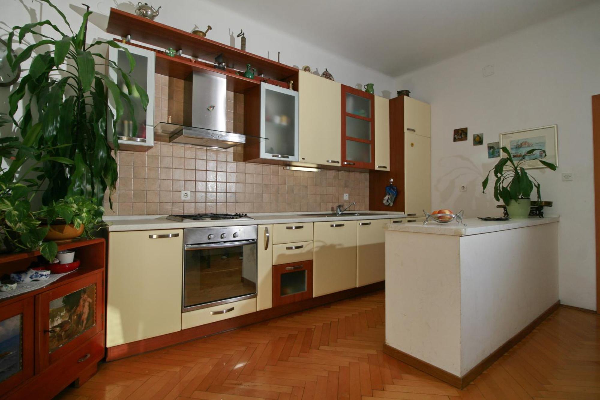 Spacious Apartment In The Center Split Kültér fotó