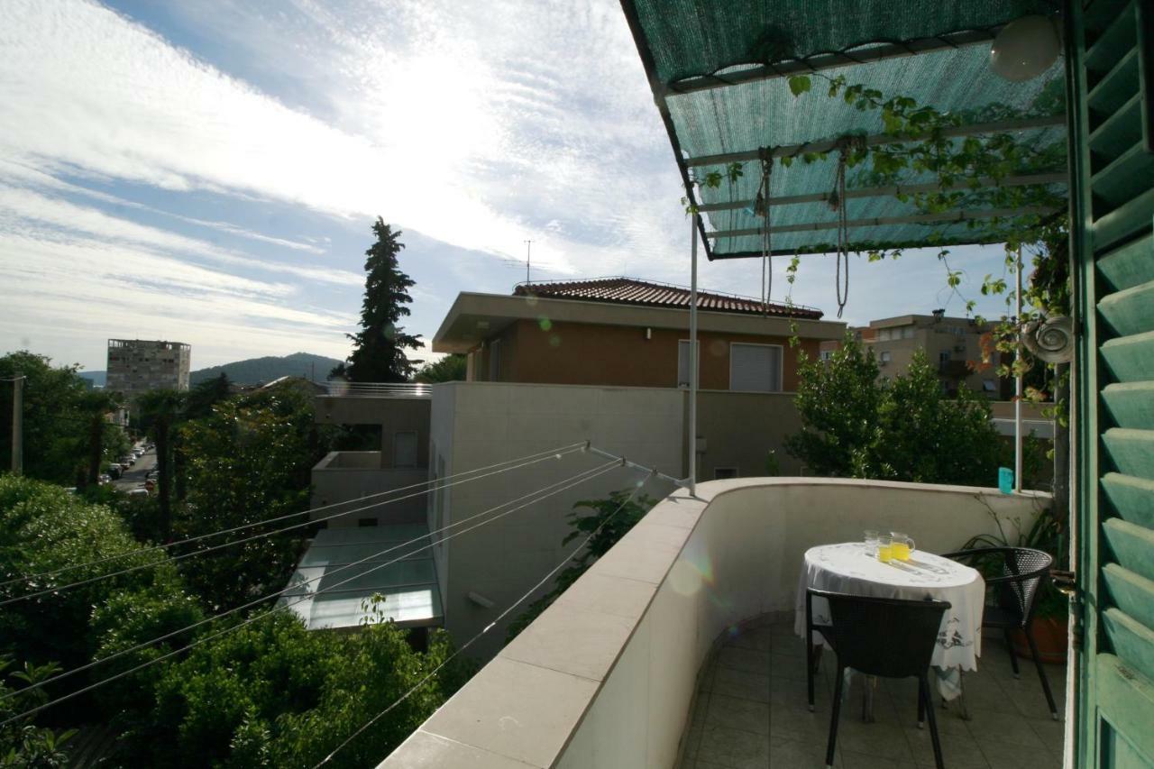 Spacious Apartment In The Center Split Kültér fotó