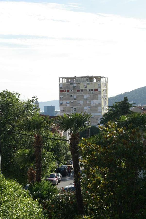 Spacious Apartment In The Center Split Kültér fotó