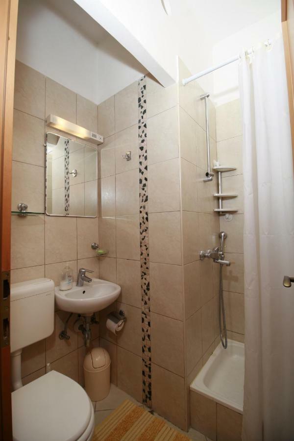 Spacious Apartment In The Center Split Kültér fotó