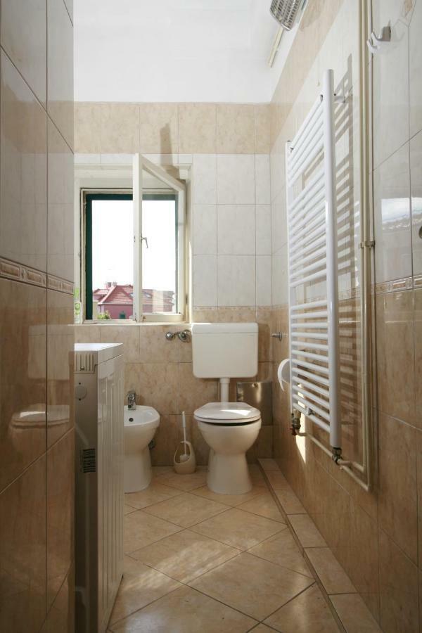 Spacious Apartment In The Center Split Kültér fotó