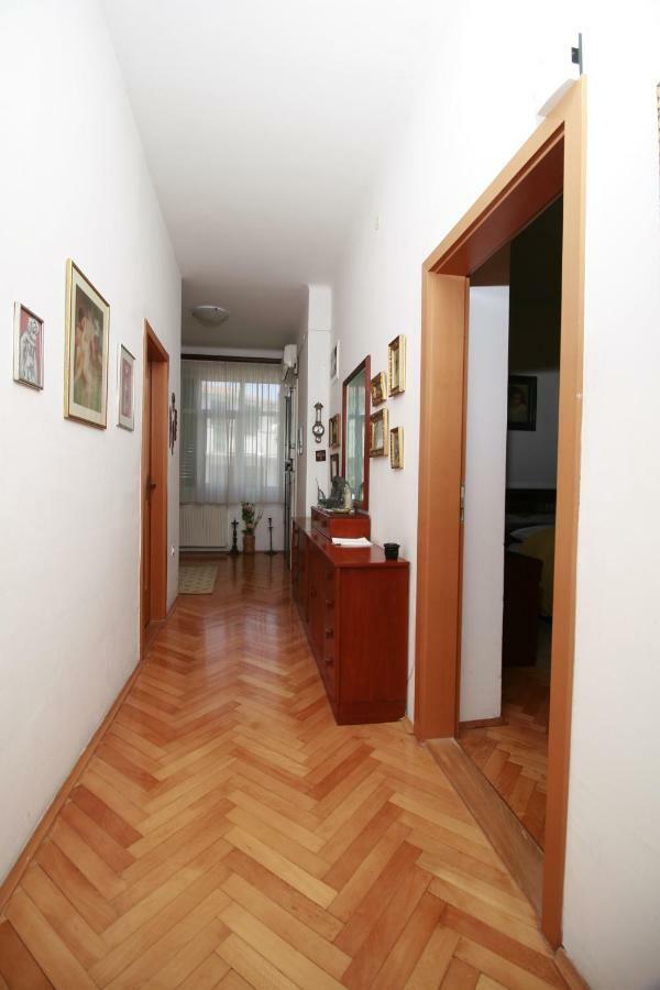 Spacious Apartment In The Center Split Kültér fotó